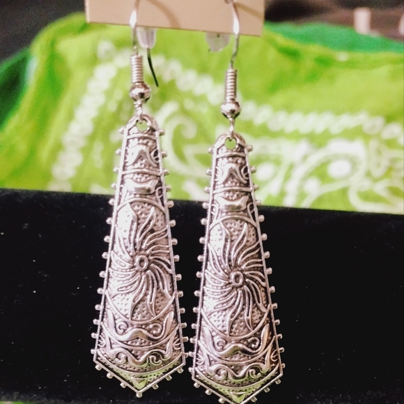 Silver dangle earrings - Picture 2 of 4